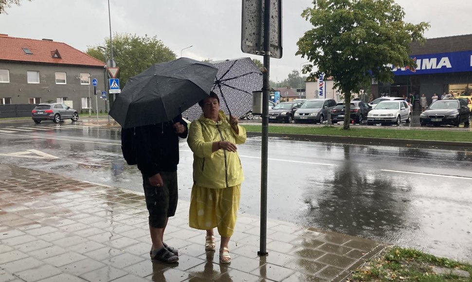 Penktadienio dieną Šventąją užklupo neprognozuota liūtis