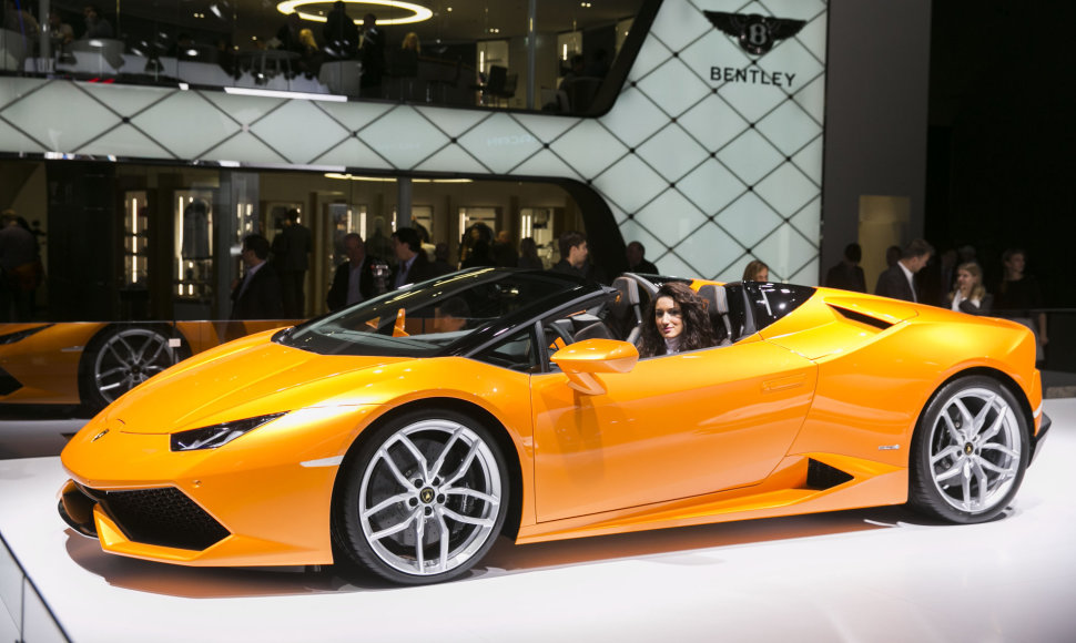 „Lamborghini“ stendas Frankfurto automobilių parodoje