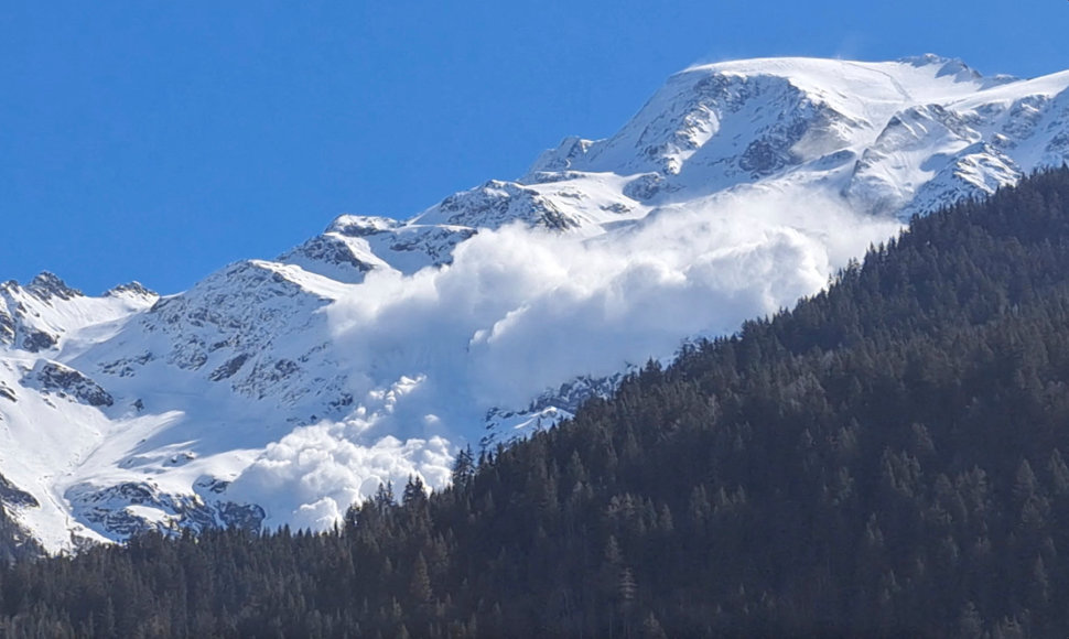 Sniego griūtis Prancūzijos Alpėse