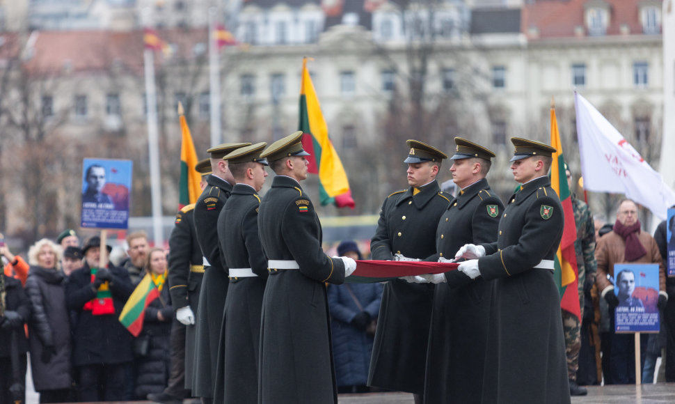 Katedros aikštėje paminėta Lietuvos vėliavos diena