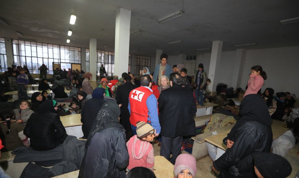 Sirijos žmonės glaudžiasi nenaudojamuose pastatuose