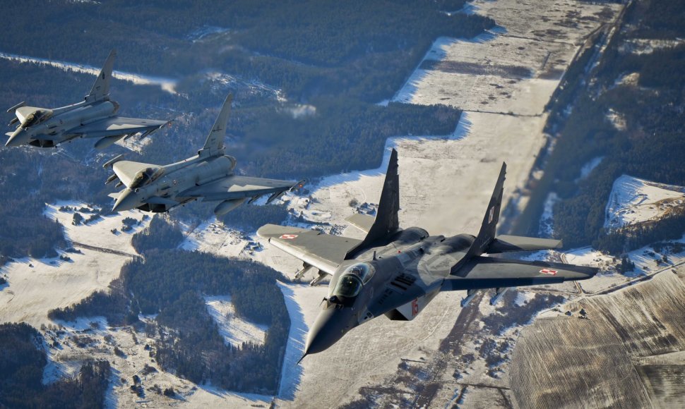 „Eurofighter Typhoon“ ir MiG-29 naikintuvai
