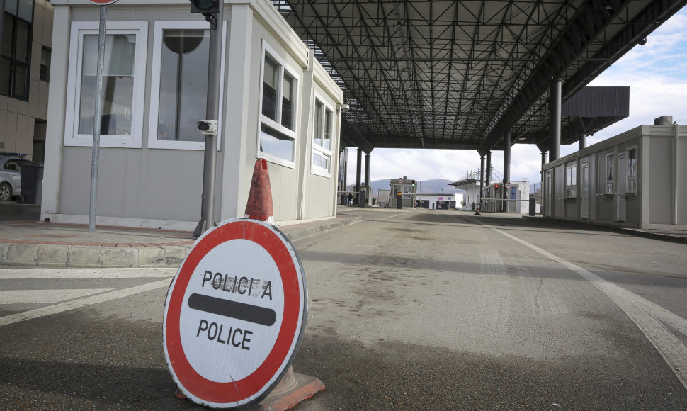 Kosovas uždarė pagrindinį sienos perėjimo punktą su Serbija