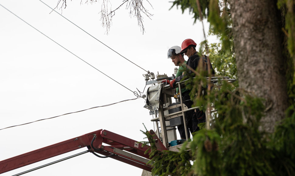 Elektros atstatymo darbai Airėnų kaime