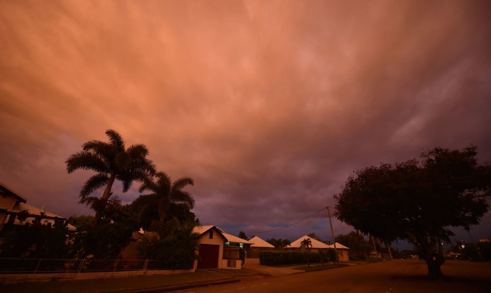 Australijos šiaurės rytinę pakrantę talžo galingas ciklonas Debė