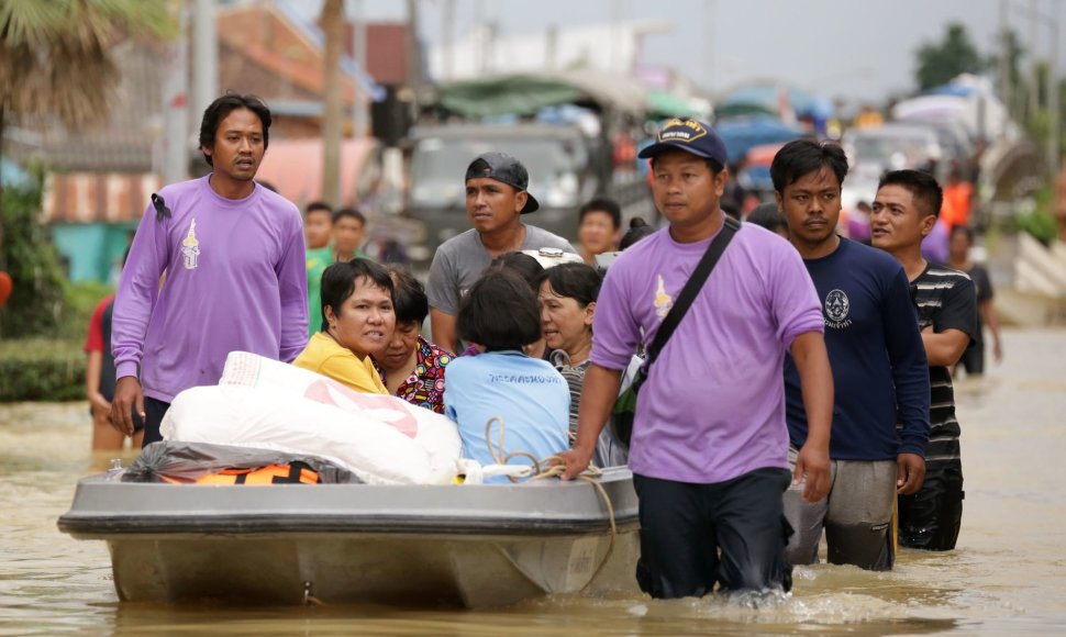 Tailande potvyniai atkirto pietinį šalies regioną.