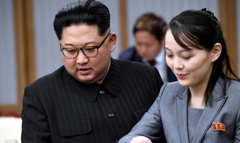 Kim Jong Unas ir Kim Yo Jong