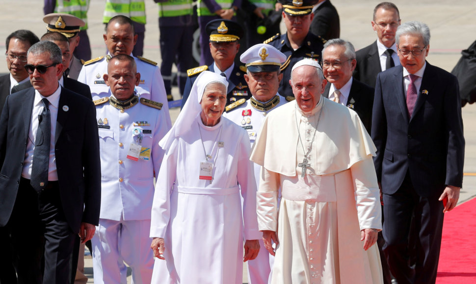 Popiežius Pranciškus atskrido į Tailandą.