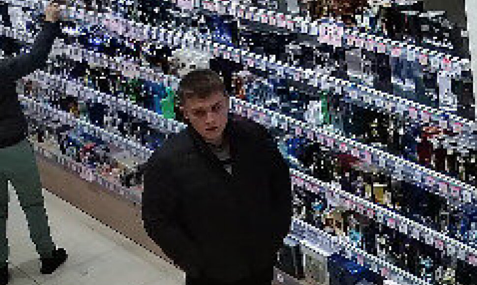 Kvepalų vagystė Kaune tyrime ie&scaron;komas vyras