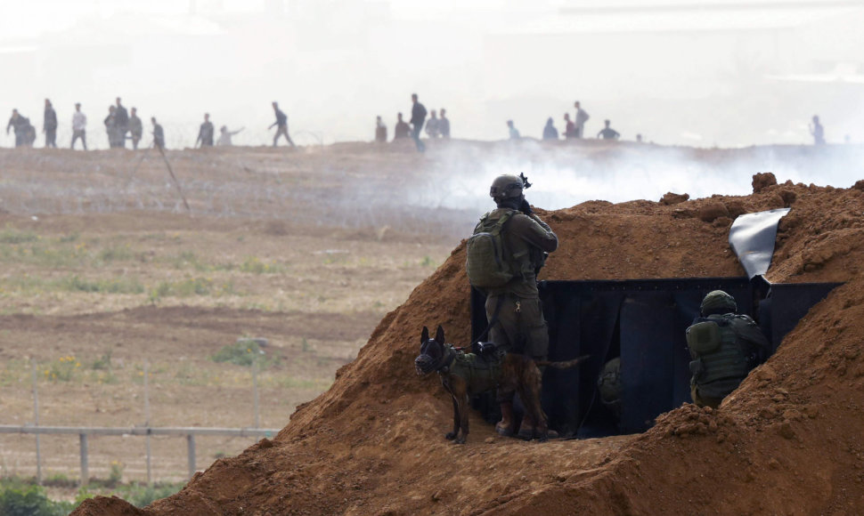 Izraelio kariai prie sienos su Gazos Ruožu