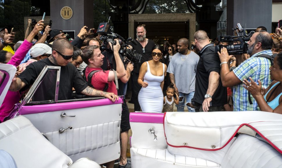 Kim Kardashian ir Kanye Westas su dukra North Kuboje