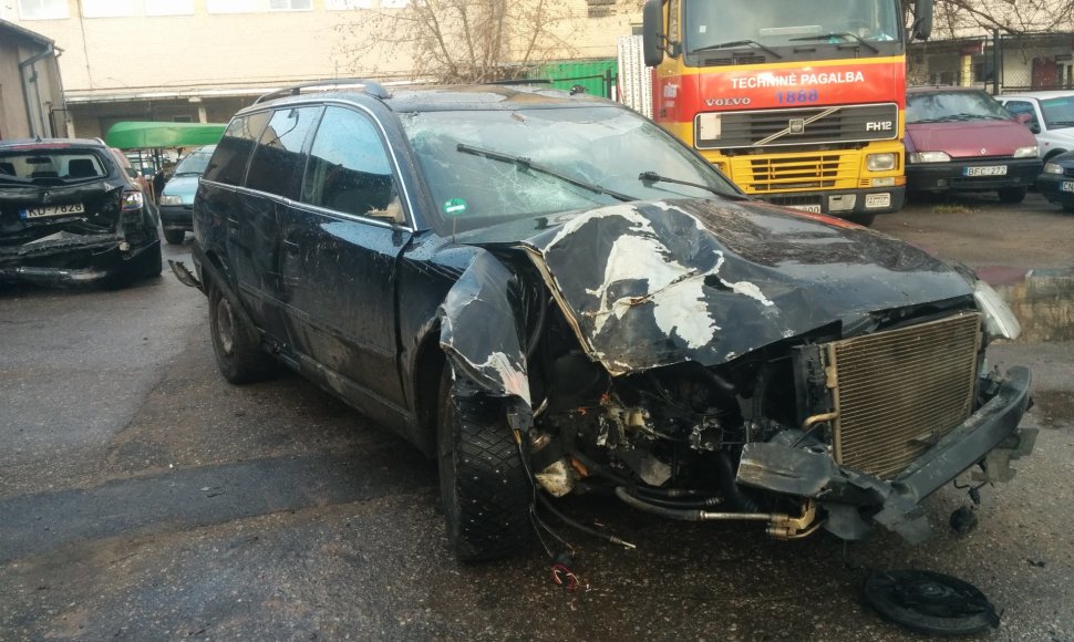 „VW Passat“ po avarijos Karsakiškyje