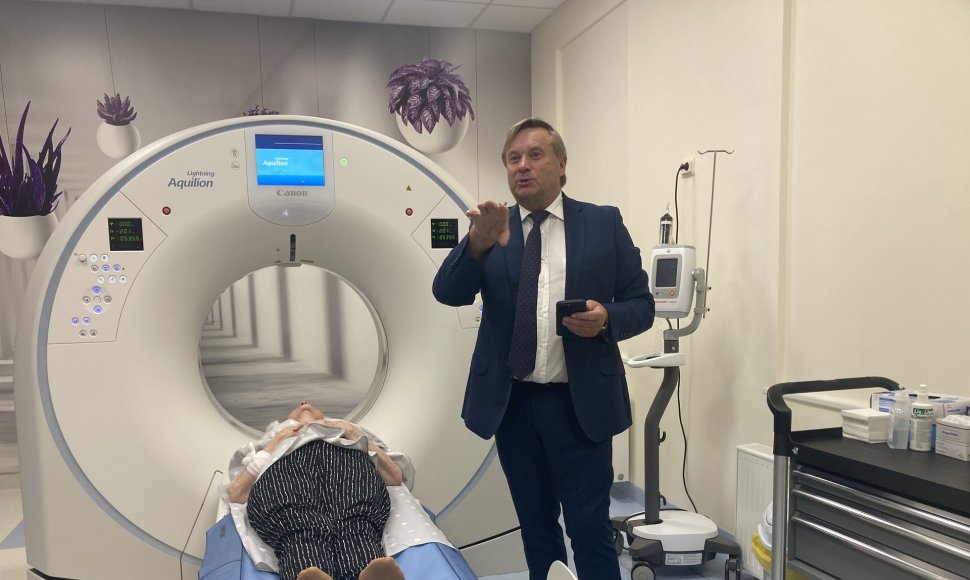 Romaldo Sakalausko vadovauja ligoninė Kretingoje yra įsigijusi kompiuterinės tomografijos įrenginį, tačiau už jo paslaugas ligonių kasos nemoka.