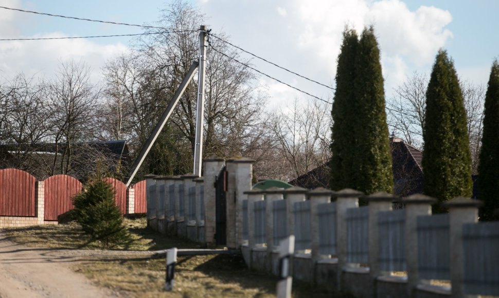 Elektros laidai prie nuosavų namų