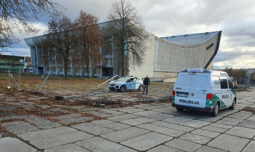 Savaitgalį vandalai niokojo Sporto rūmus