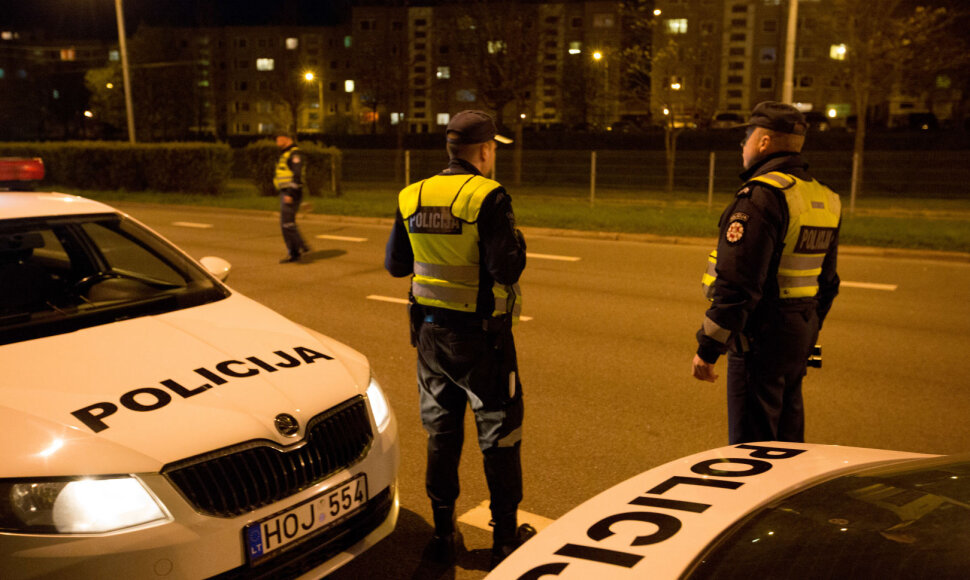 Naktinis policijos reidas