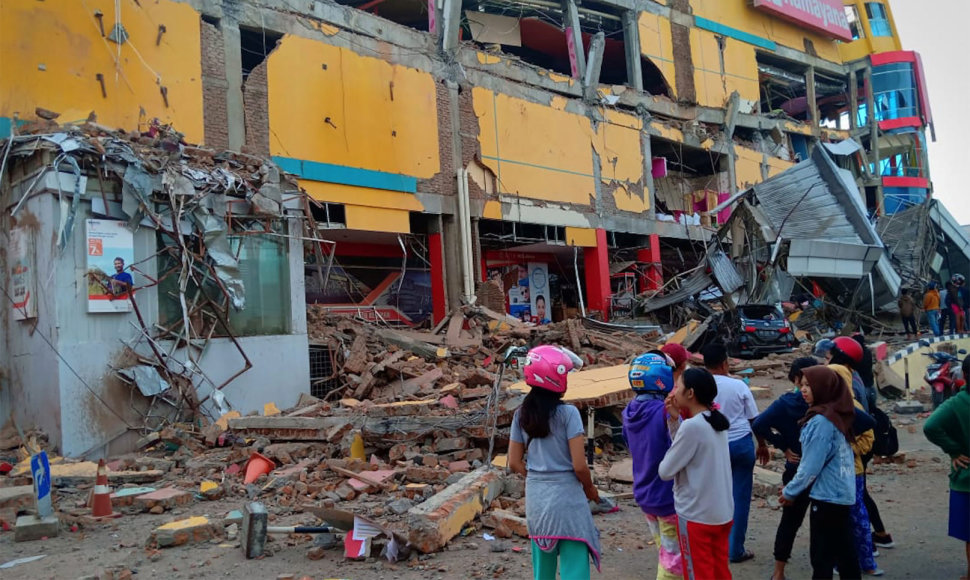 Po žemės drebėjimo Indonezijoje