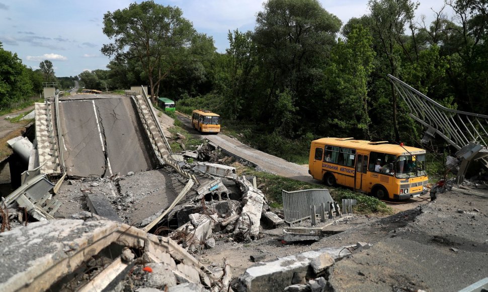 Sugriautas kelias Ukrainoje