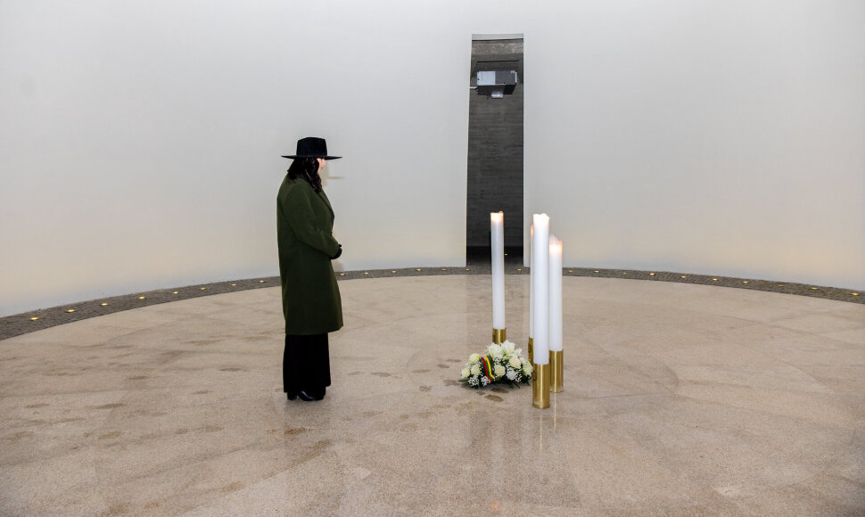 Inga Ruginienė pagerbė Holokausto aukas Tuskulėnų memoriale