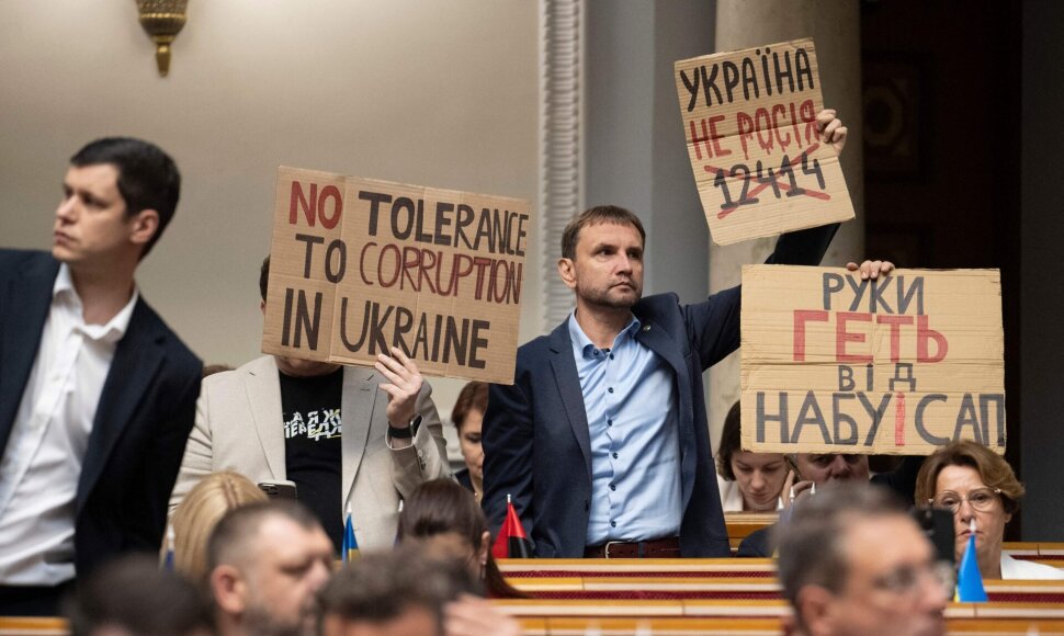 Protestas prie&scaron; korupciją Ukrainoje / ANDRII NESTERENKO / AFP