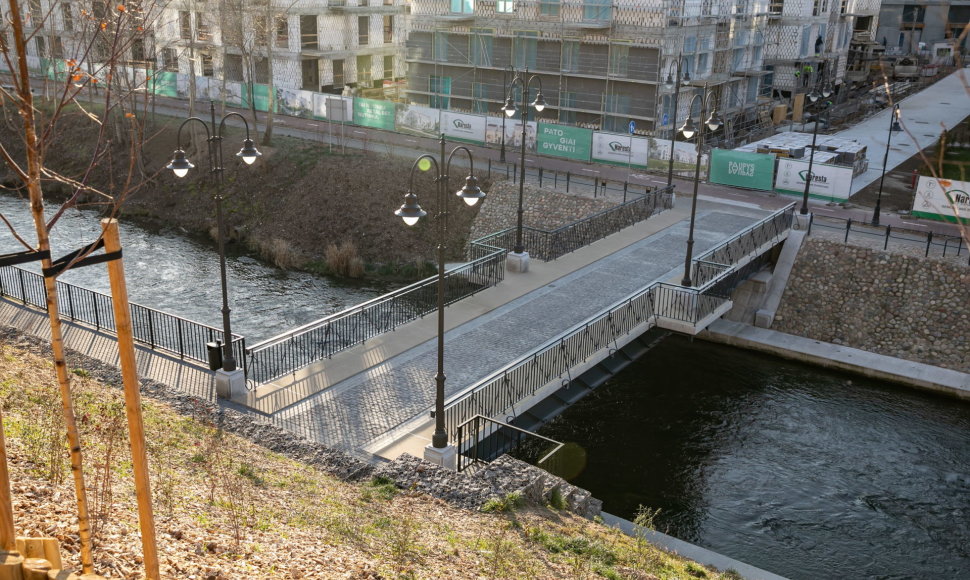 Vilniaus Užupio ir Paupio krantus sujungė naujas pėsčiųjų tiltas