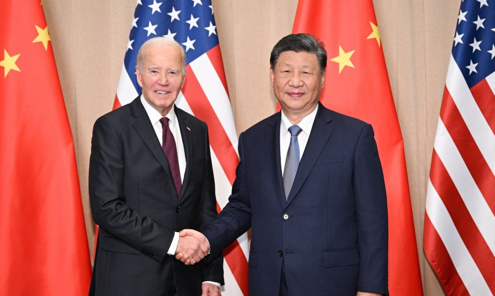 Xi Jinpingas su J. Bidenu Limoje / Li Xueren / ZUMAPRESS.com