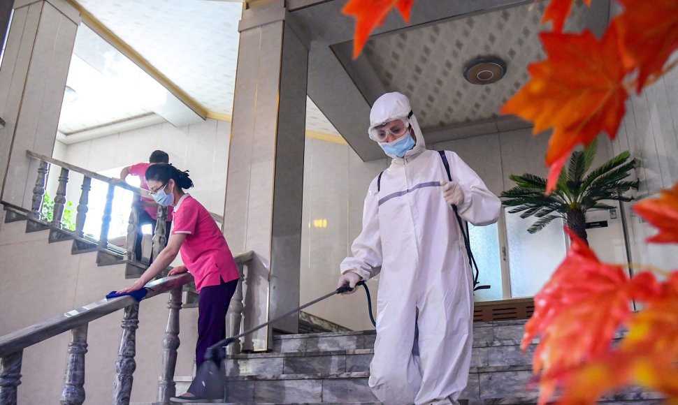 Šiaurės Korėja dėl „kvėpavimo takų ligos“ uždarė sostinę