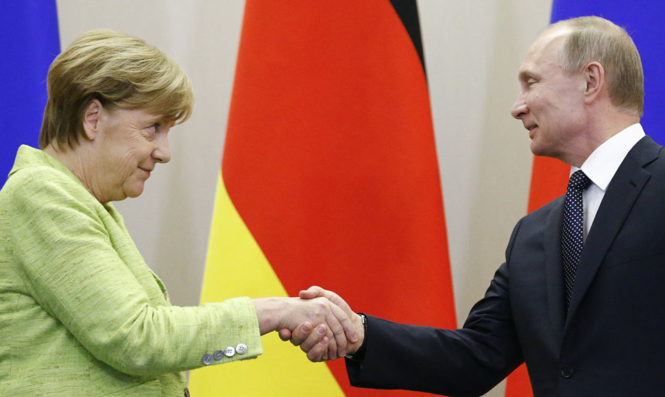 Angela Merkel ir Vladimiras Putinas Sočyje