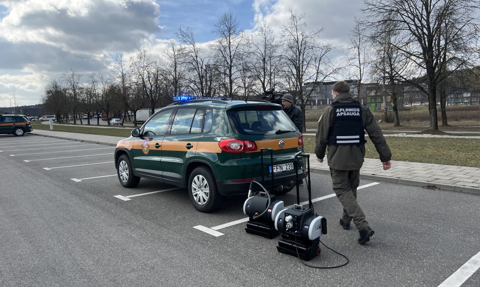 Parodomoji automobilių taršos tikrinimo akcija Vilniuje