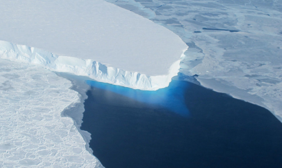 Sparčiai tirpstantis Thwaites ledyninis šelfas vakarų Antarktidoje
