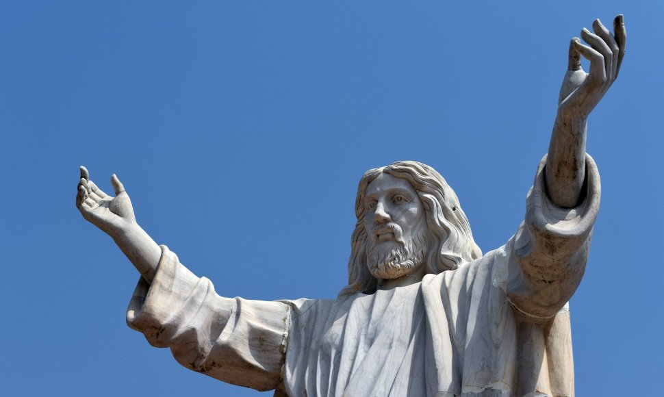 Nigerijoje pašventinta aukščiausia Afrikoje Jėzaus Kristaus statula. 