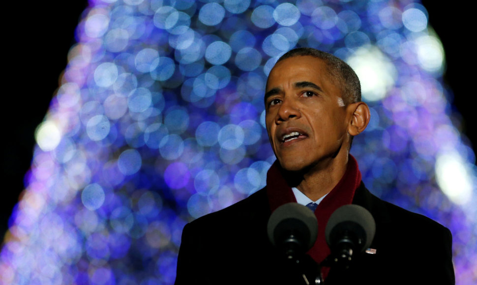 Barackas Obama paskutinį kartą kaip prezidentas įžiebė pagrindinę JAV Kalėdų eglę