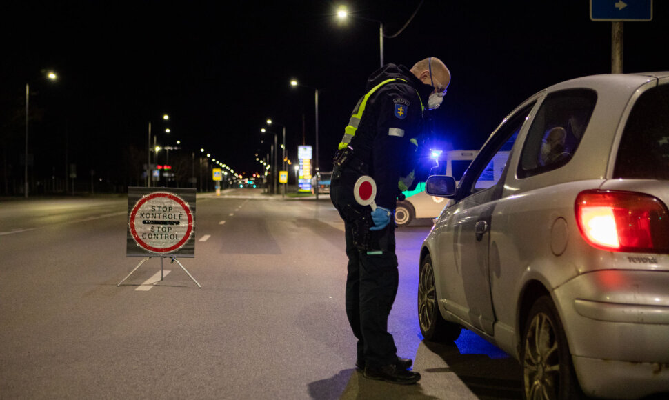 Policijos užkardos įvažiuojant į Kauną