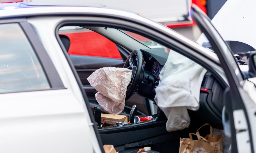 Trijų automobilių avarija Savanorių prospekte Vilniuje