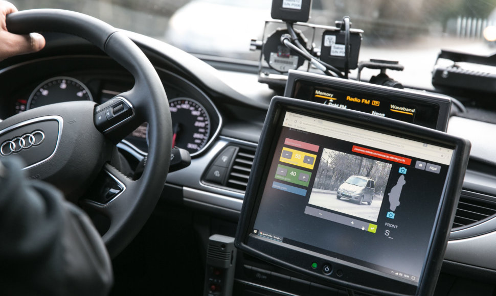 Patruliavimas su Lietuvos kelių policijos nežymėta „Audi A6“