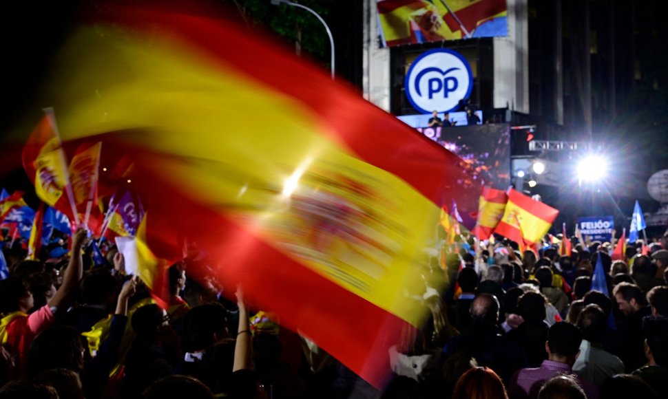 Konservatyviąją Liaudies partiją palaikantys ispanai