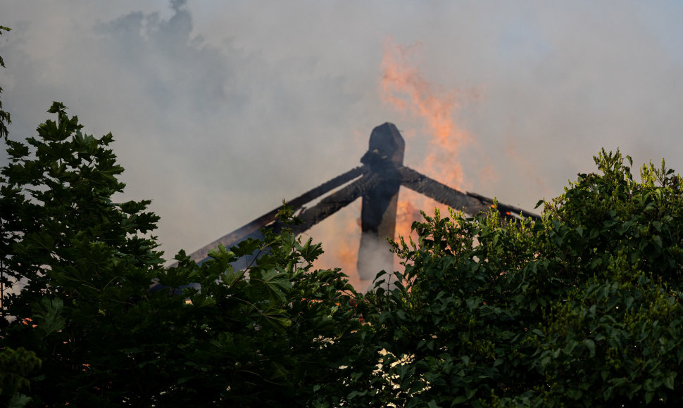 Sekmadienio vakarą Vilniuje, Naujininkų rajone, kilo gaisras