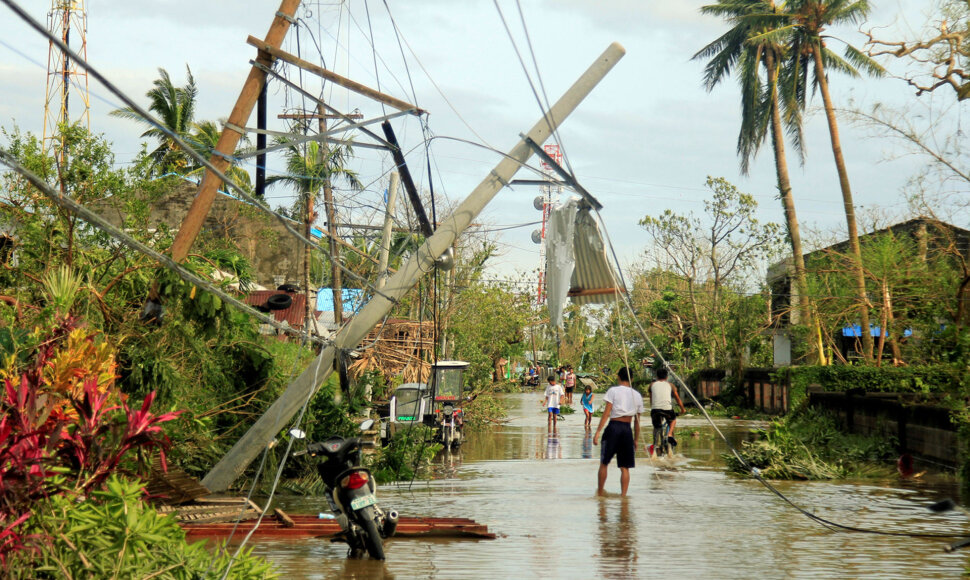 Filipinams vėl smogė taifūnas