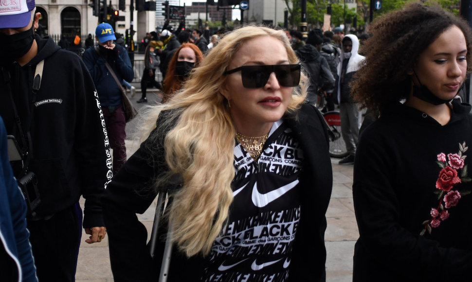 Dainininkė Madonna „Black Lives Matter“ proteste Londone