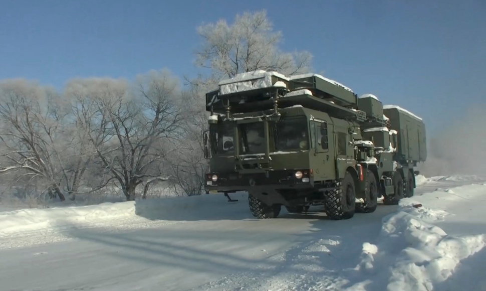 Priešlėktuvinės gynybos sistema S-400 „Triumf“ pakeliui į Baltarusiją