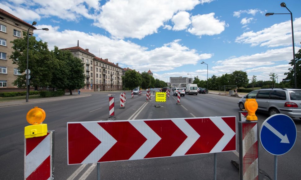 Šviesoforas Karialiaus Mindaugo ir Maironio gatvių sankryžoje