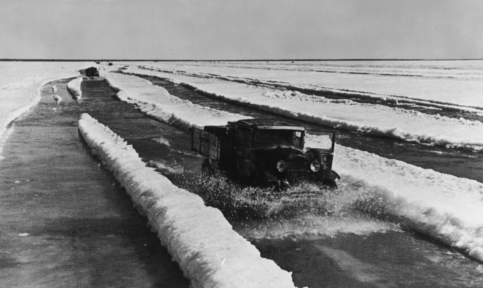 Gyvybės kelias per Ladogos ežerą 1941–1942 m. žiemą