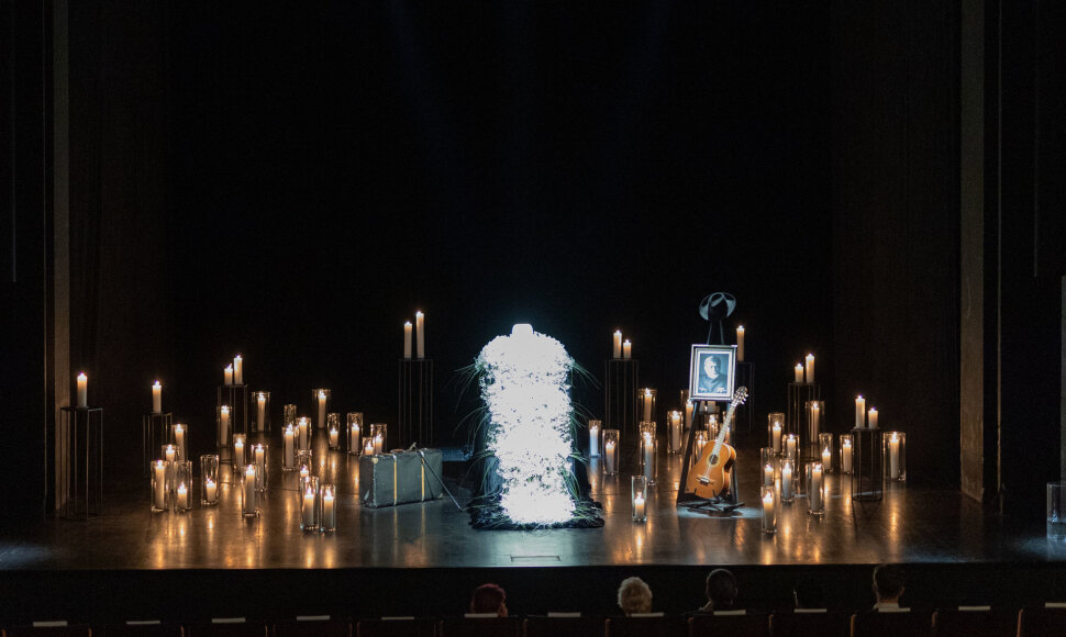 Atsisveikinimas su Kostu Smoriginu Jaunimo teatre