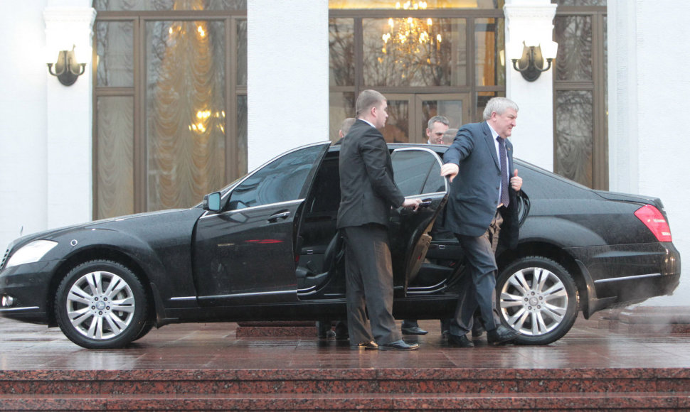 Ukrainos ambasadorius Baltarusijoje Michailas Ježelis atvyko į trišales derybas Minske.