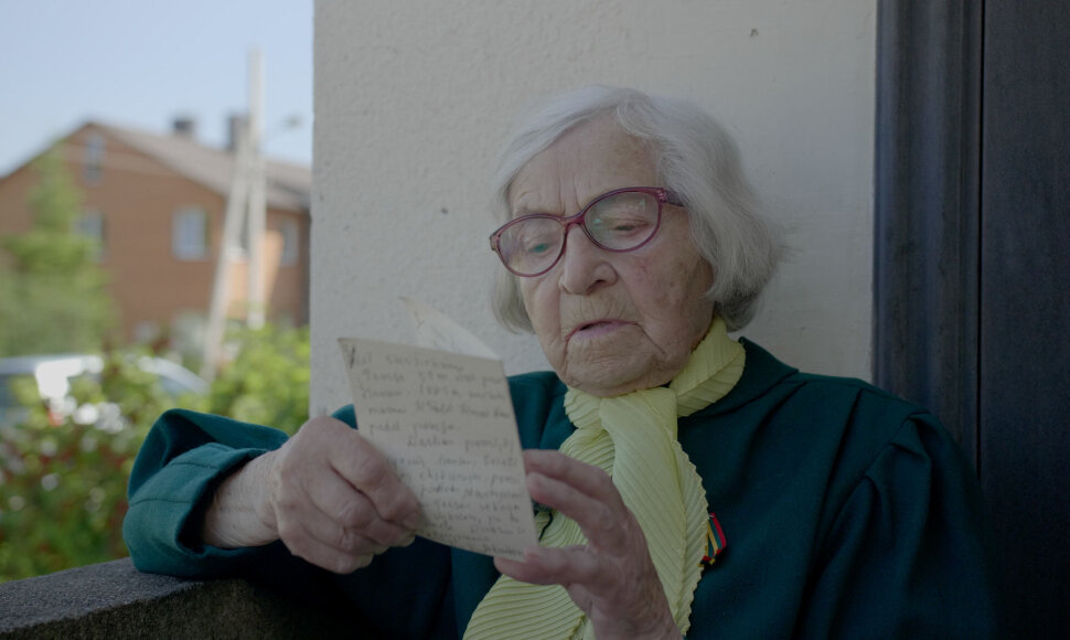 Kadras iš filmo „100 metų kartu“