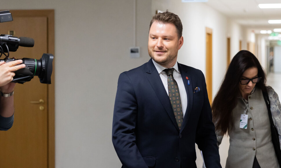 Kastytis Žuromskas ai&scaron;kinasi apie jį į ministrus delegavusios &bdquo;Nemuno au&scaron;ros&ldquo; daromą įtaką jo kuruojamos srities sprendimams, partijos narių galimus pažeidimus statybų ir aplinkosaugos srityse