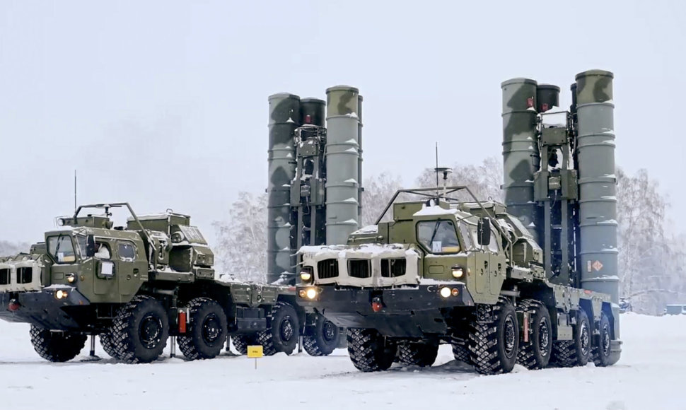 Rusijos modernios oro erdvės gynybos sistemos „S-400 Triumf“