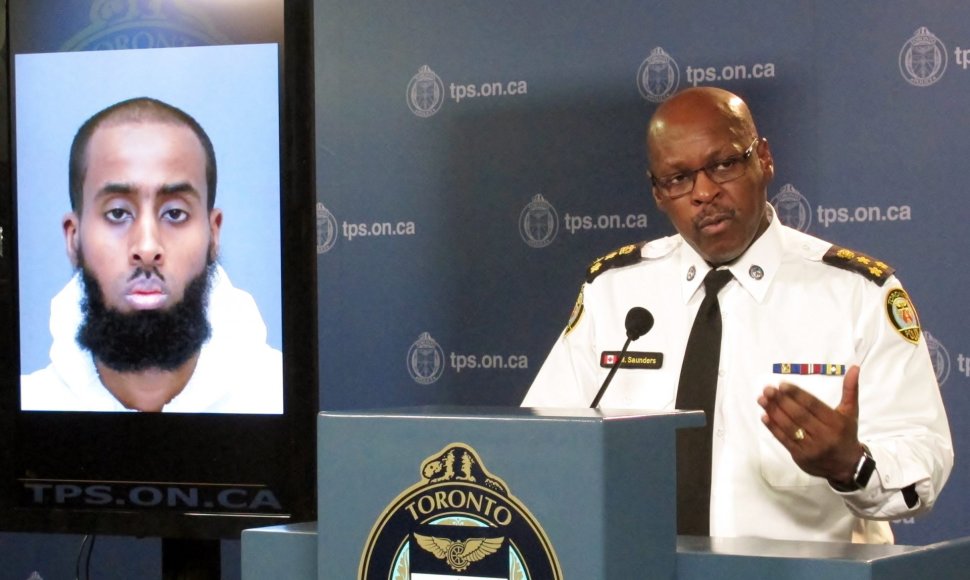 Toronto karių šaukimo centre 27 metų vyras pirmadienį subadė du žmones