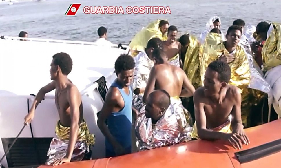 Italijos pakrančių apsaugos tarnybai pavyko išgelbėti 151 žmogų