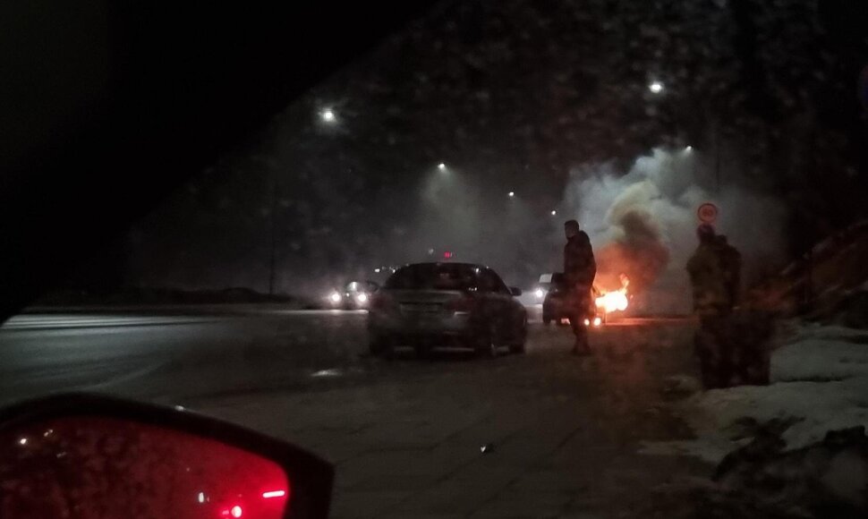 Vilniuje Dunojaus gatvėje degė automobilis